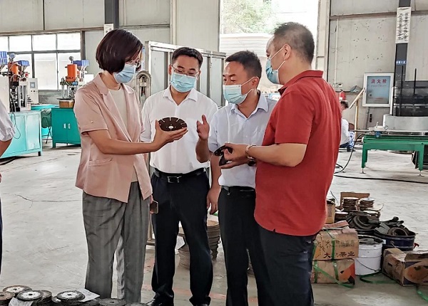 鄂州市委常委、統(tǒng)戰(zhàn)部部長鄒霞一行蒞臨昌利公司調(diào)研指導(dǎo)
